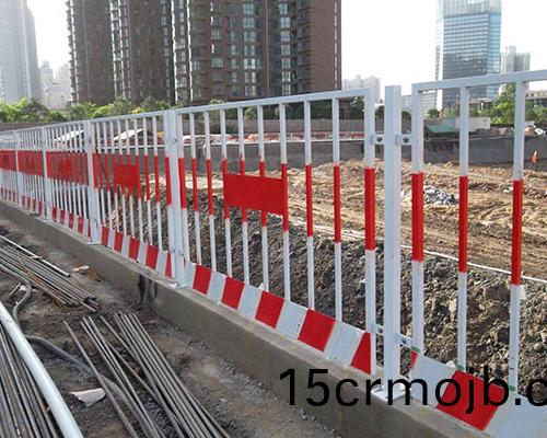 基(ji)阬(keng)護欄網(wang)